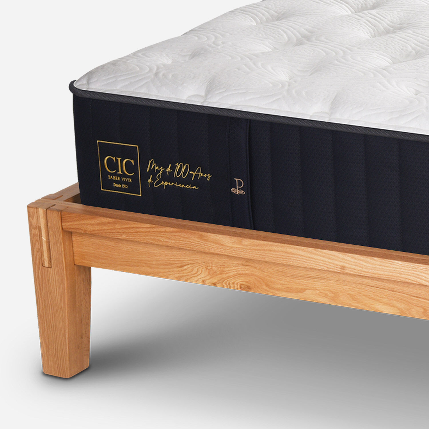 Cama Oak King Premium Sábanas + Plumón + Almohadas